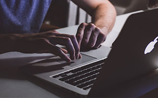 爱游戏中国官网-巴黎欧冠大捷！横扫热刺挺进四强，足球盛宴震撼上演