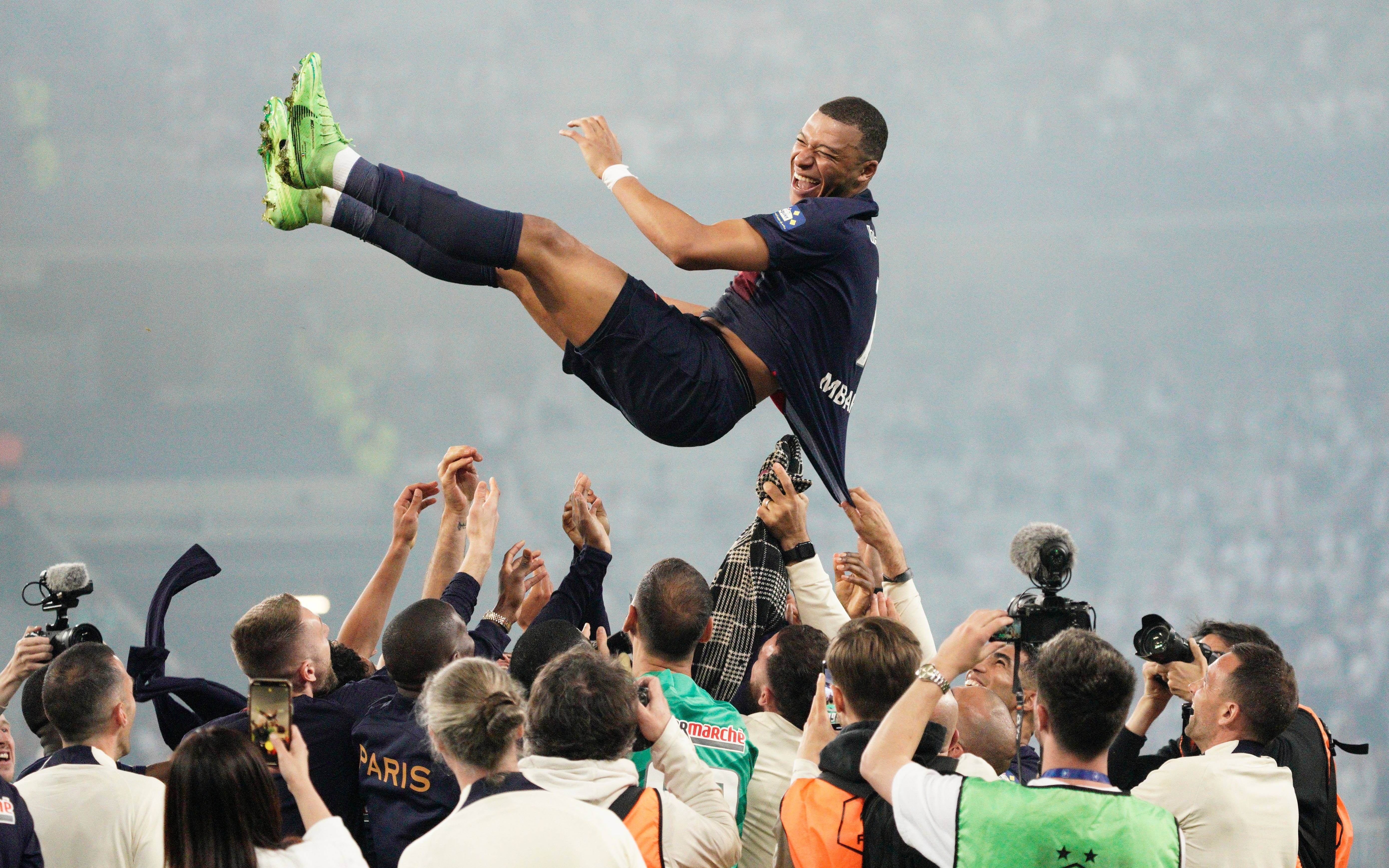 爱游戏官方登录入口-里昂队表现出色，取得胜利稳步向前的简单介绍