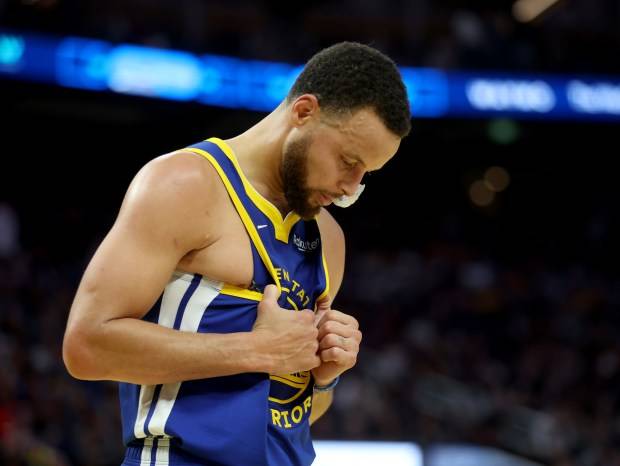 勇士再次惨败,库里心情沉重 勇士再次惨败,库里心情沉重