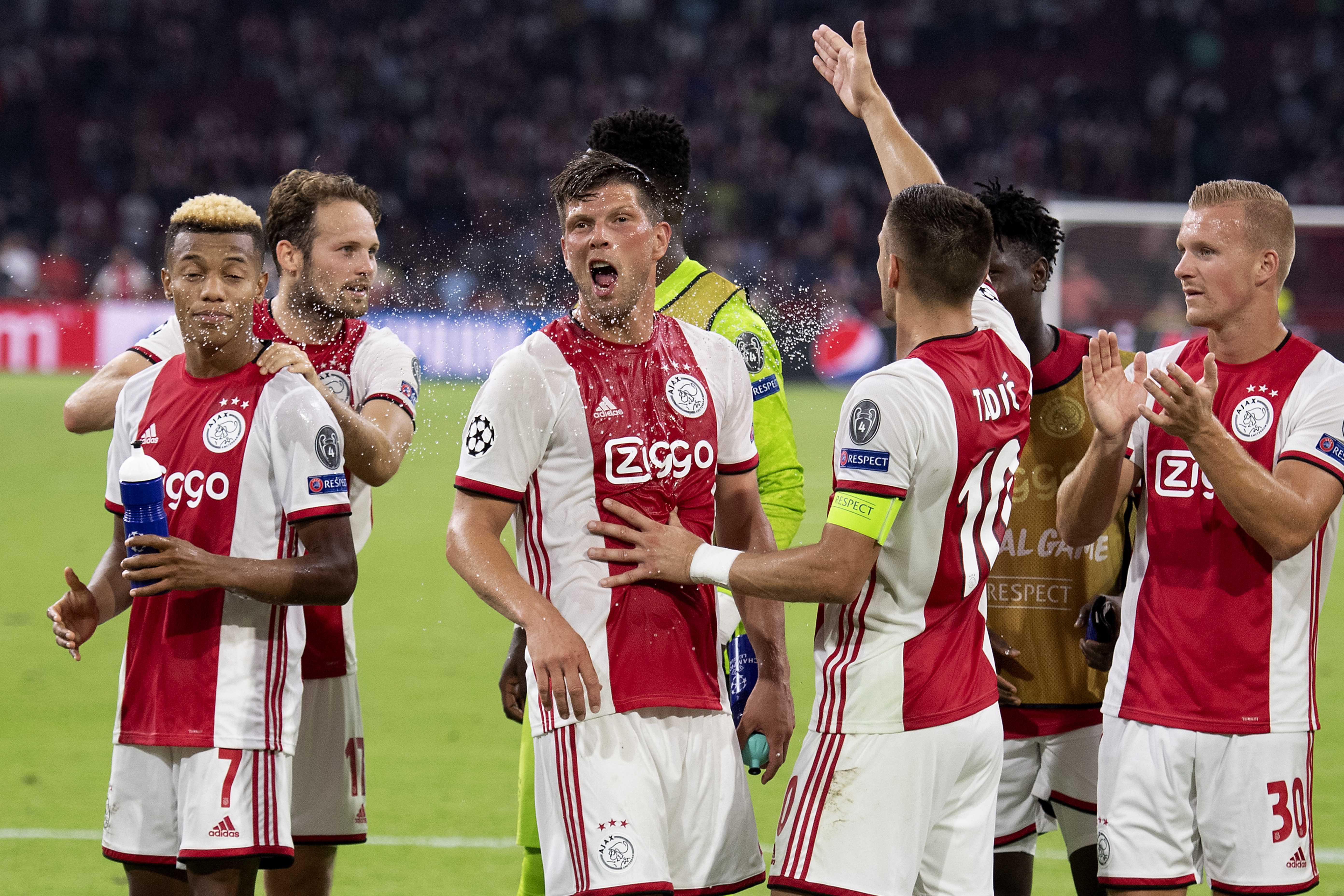 阿贾克斯惊险晋级,罗杰斯压哨破门救主的简单介绍 阿贾克斯惊险晋级,罗杰斯压哨破门救主的简单介绍