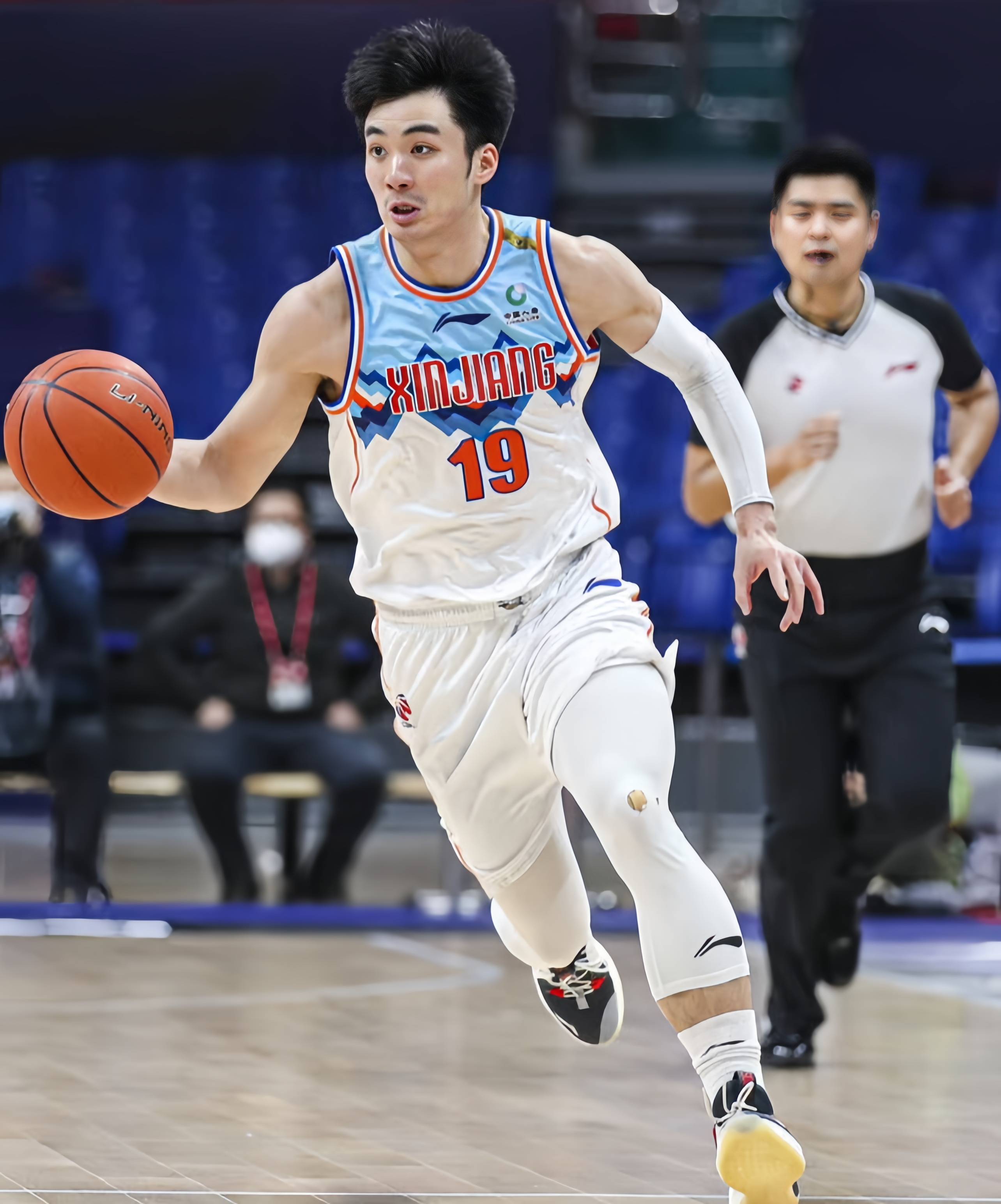 爱游戏在线-关于球队后卫状态神勇个人进攻助球队逆袭的信息