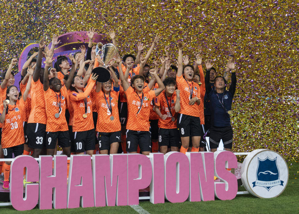 国际女足在大赛中勇夺冠军 国际女足在大赛中勇夺冠军