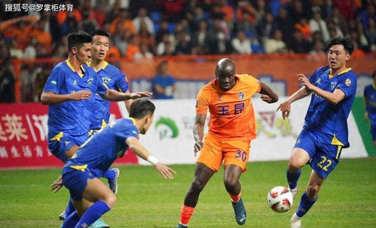 鲁能客场击败绿城，保持不败势头的简单介绍