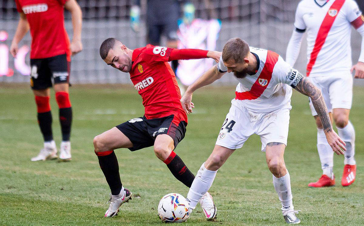 爱游戏官网-阿拉维斯主场惨败，保级形势越发严峻