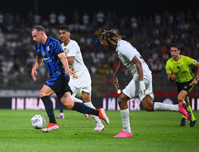 包含都灵竞争对手亚特兰大,在客场遭遇悲惨失败的词条 包含都灵竞争对手亚特兰大,在客场遭遇悲惨失败的词条