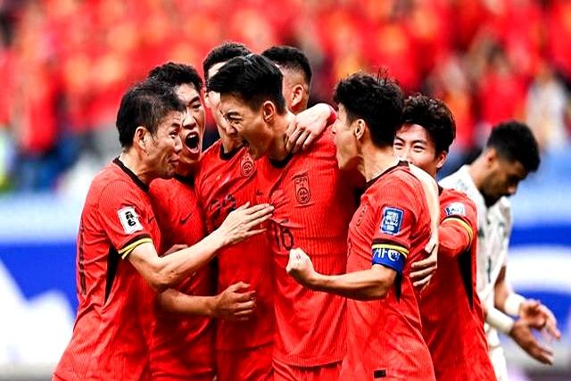 球队表现抢眼，晋级形势堪忧