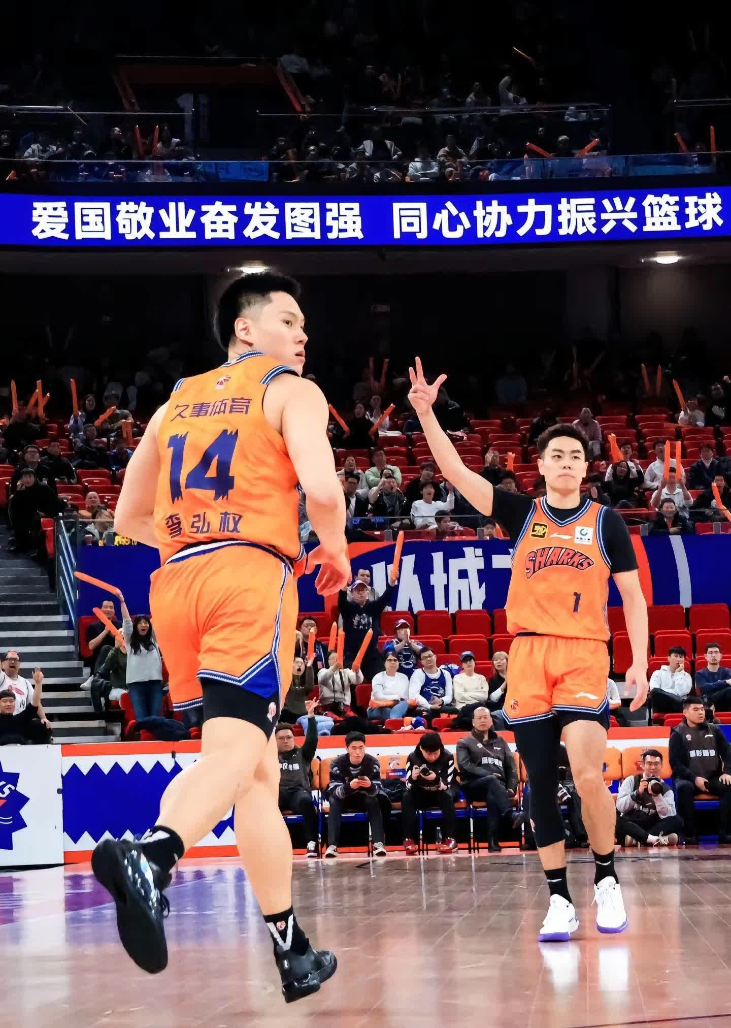 爱游戏官网入口-上海男篮险胜四川队，豪取胜利