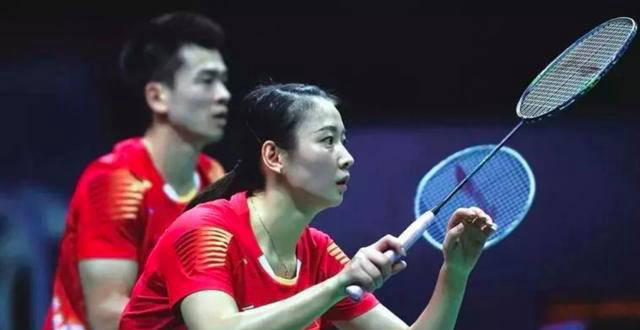 爱游戏体育官网-日本女子羽毛球选手与中国选手展开激烈争夺