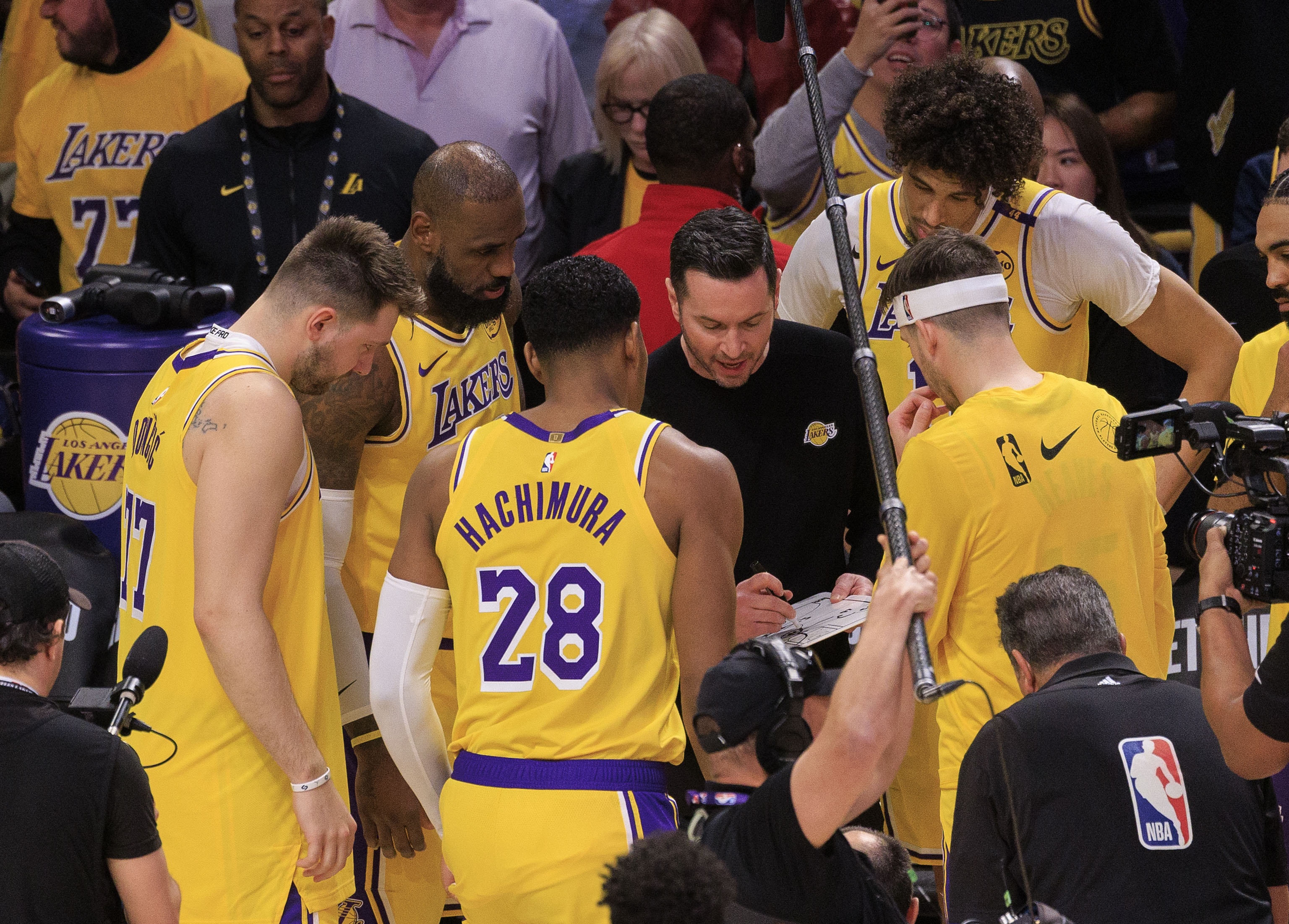 一场胜负改变一切,球队战绩起伏不定 一场胜负改变一切,球队战绩起伏不定