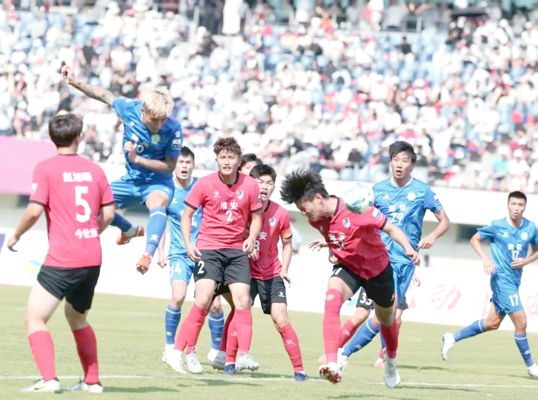 爱游戏体育官网-足球赛事激烈角逐，胜负难分