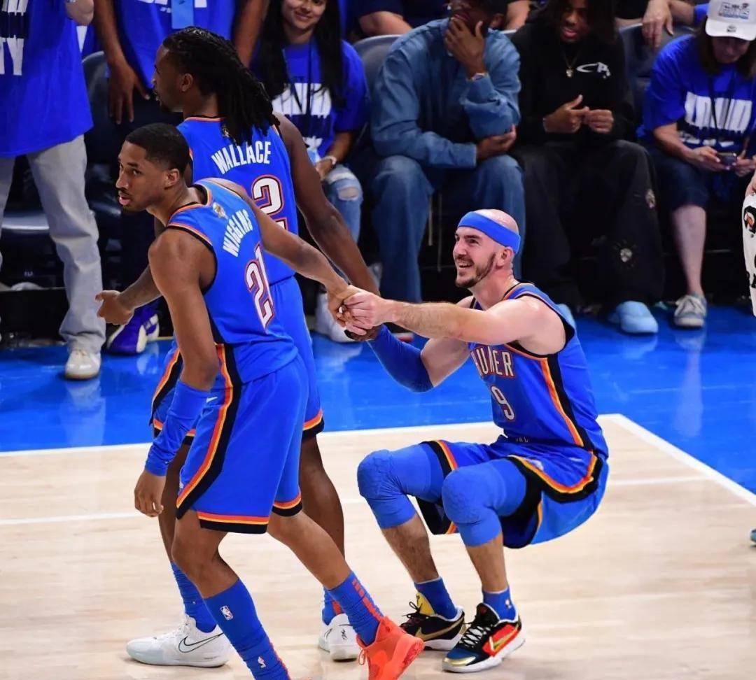 爱游戏在线-一场悬念丛生的比赛中，看点十足令人屏息