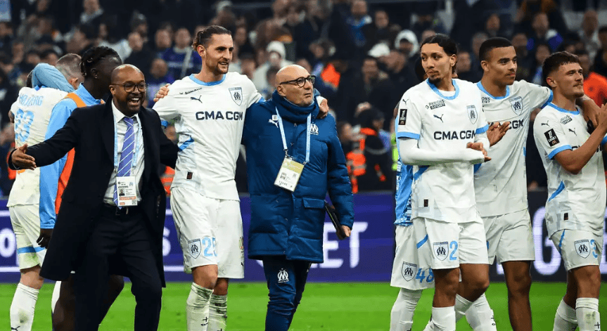 爱游戏官网入口-马赛球员举办公益活动，受到球迷热情欢迎