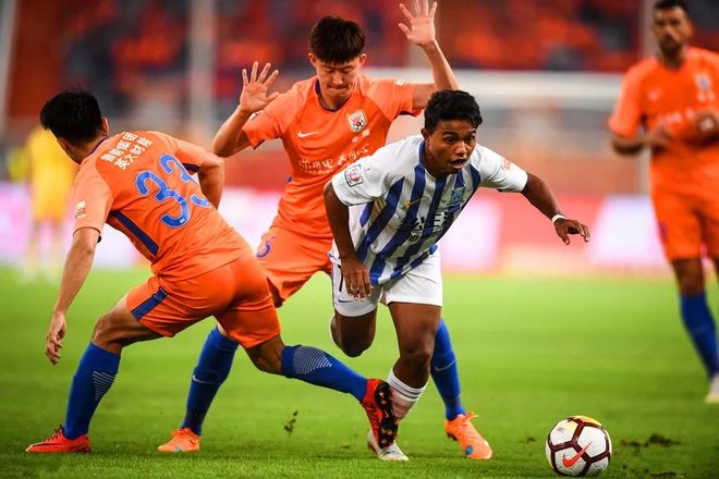 泰达对阵富力,谁将在比赛中占据优势? 泰达对阵富力,谁将在比赛中占据优势?