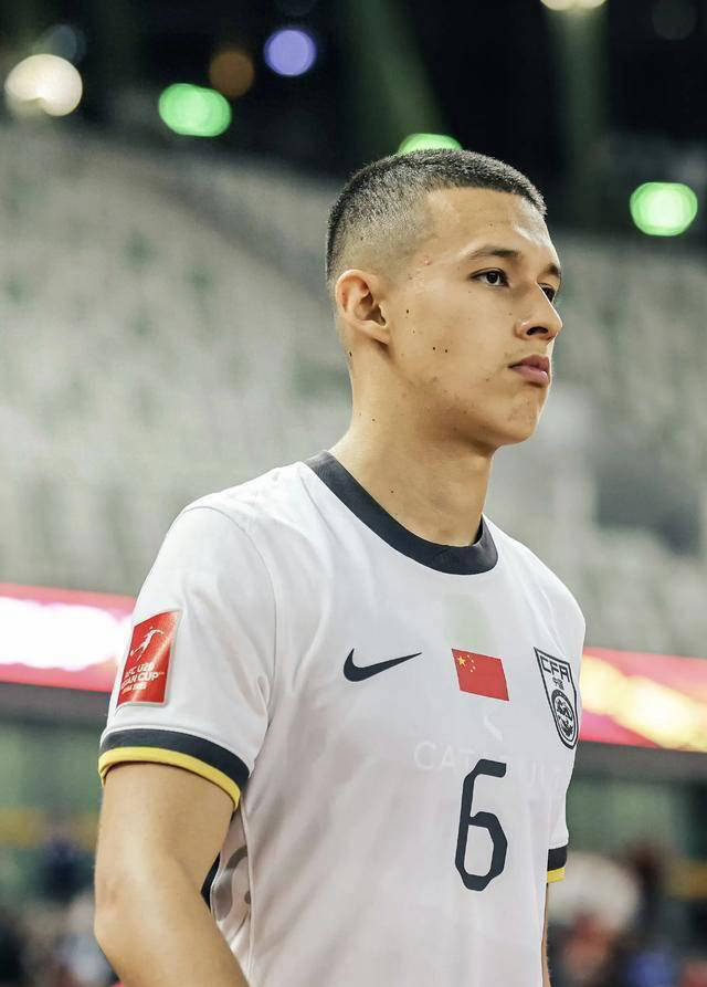 包含年轻球员崭露头角，为球队贡献关键一球的词条