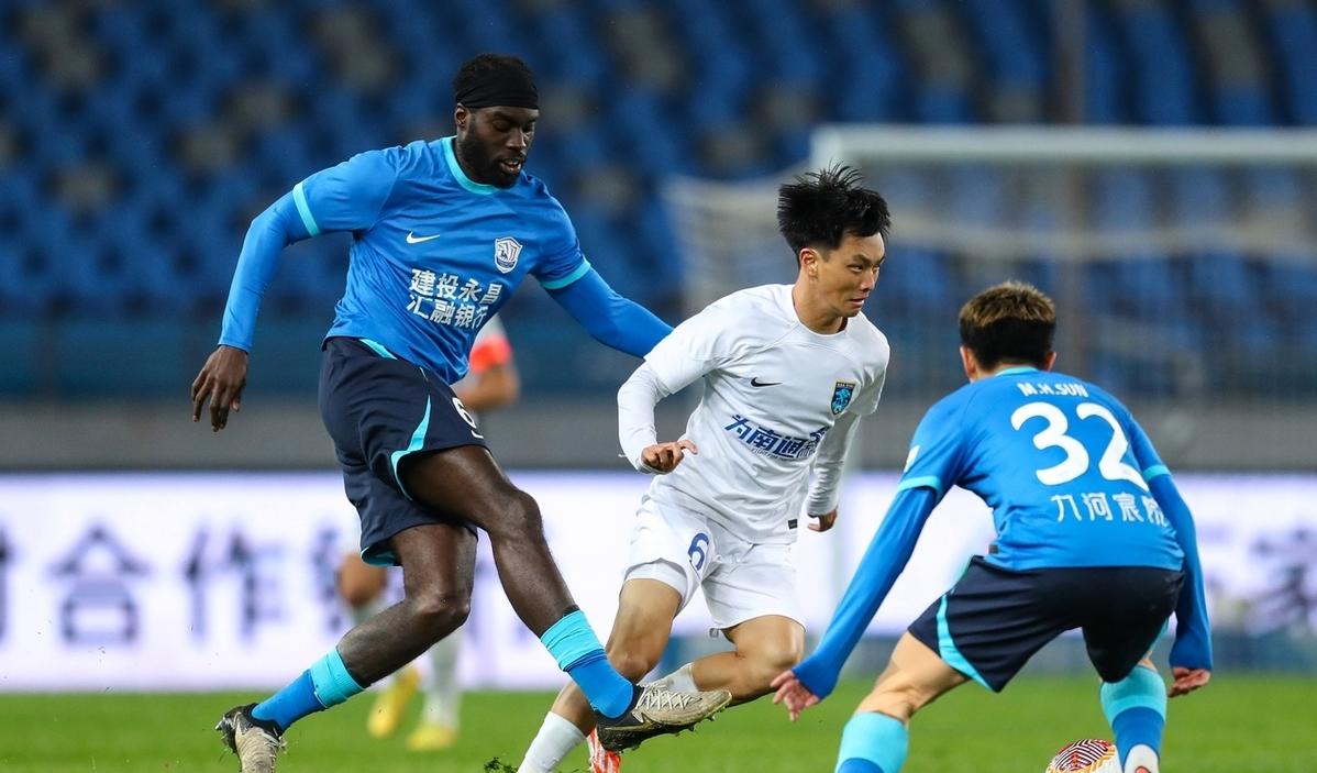 球队合作伙伴紧密协作，共同助力球队取胜的简单介绍