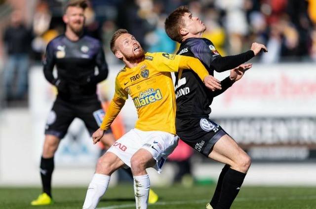 波兰客场逆转匈牙利，继续保持榜首地位