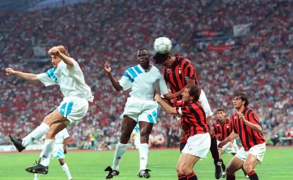 包含欧冠淘汰赛进入白热化，强队相互碰撞的词条