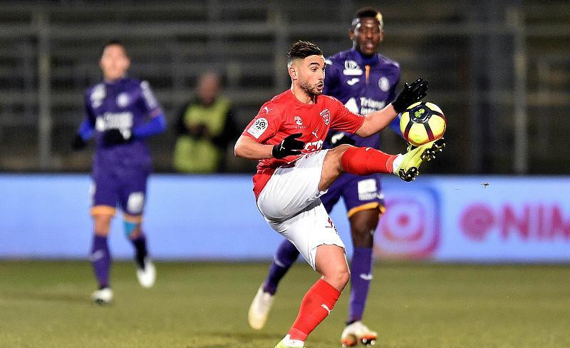 尼姆球队主场战平对手,努力争取保级 尼姆球队主场战平对手,努力争取保级