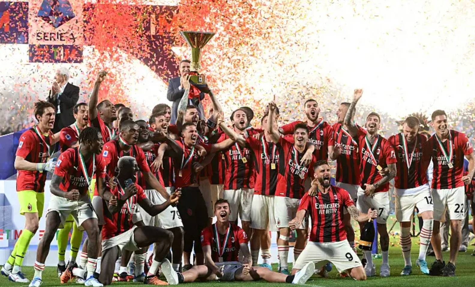 波兰队在激烈比赛中赢得胜利，晋级八强